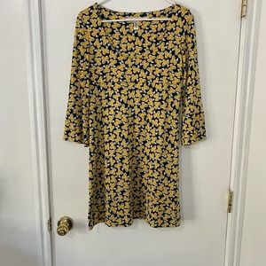 Diane von Furstenburg 100% Silk Patterned Dress Size 4